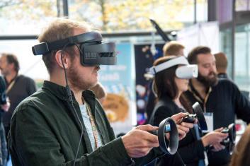 ar vr mr introduction 353x235 -