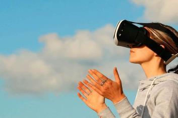 hymux wikitude partnership 353x235 -