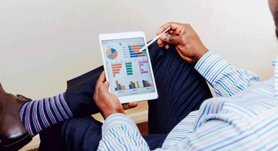 E learning and performance tracking 550x299 -