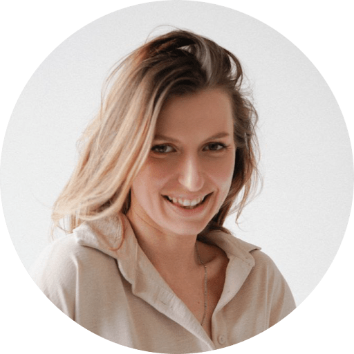 Photo contact min - How AI Enhances Warehouse Management and WMS